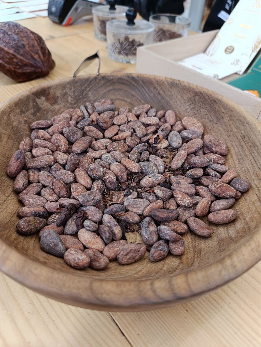 Какао бобы. Тренд этого года - вода плодов какао. Пробовали?