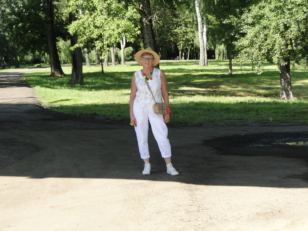 Я . Бабушка Ира 