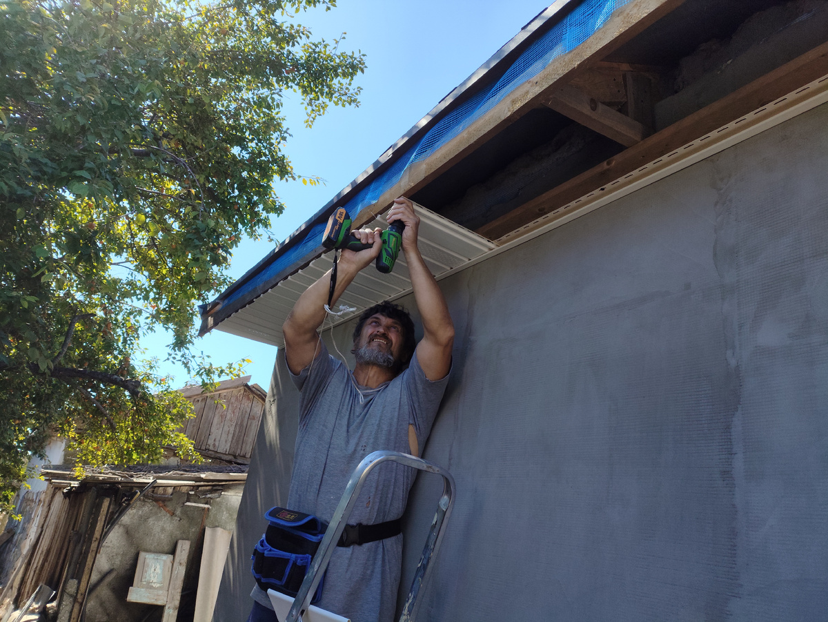 Софиты устанавливает