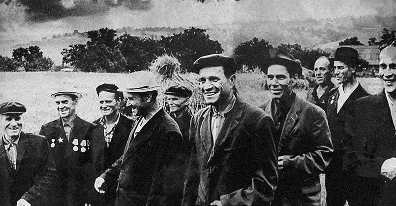 Мать дала им хлеб и горсть земли: она снарядила на фронт 10 сыновей, и все до единого вернулись