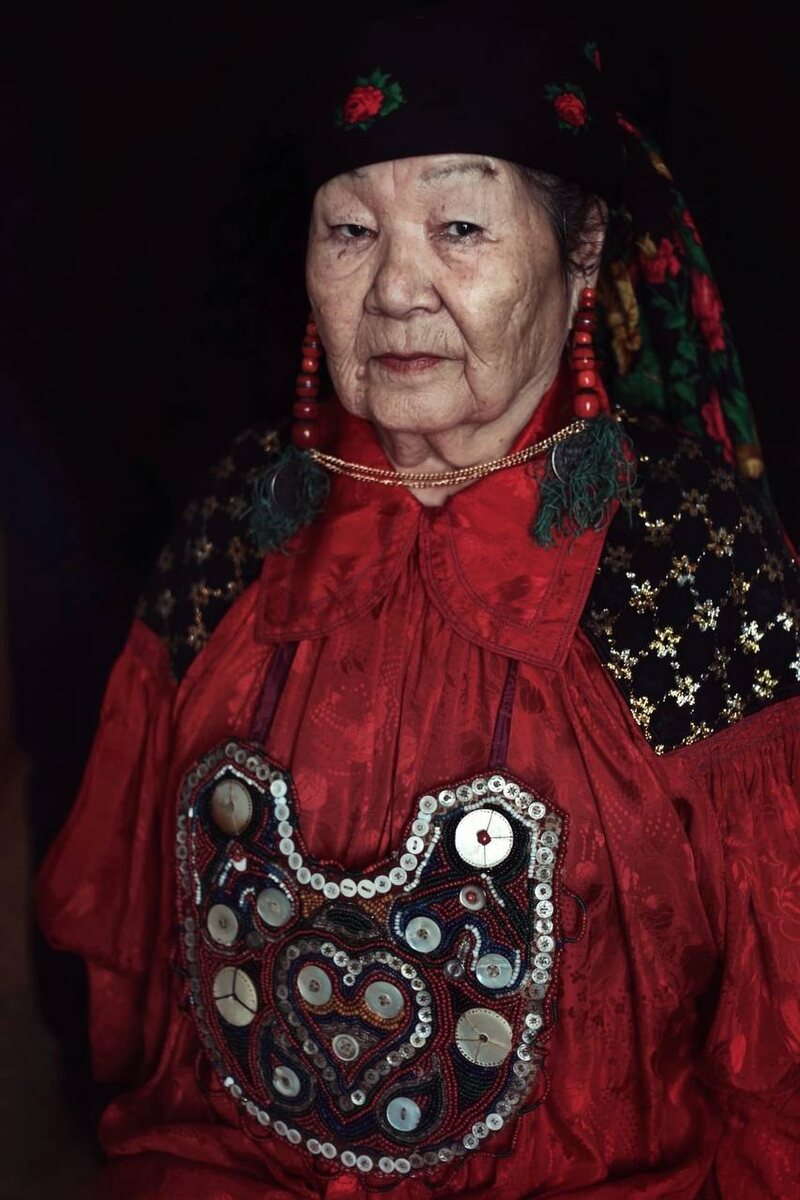 Тетя Марии  и семейное «поғо», фото предоставлено Марией Окуневой