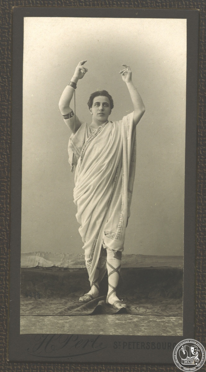 Фотография А.Я. Таирова в роли Гемона в спектакле Передвижного театра «Антигона». 1907-1908 гг. РГАЛИ. Ф. 2328. Оп. 2.