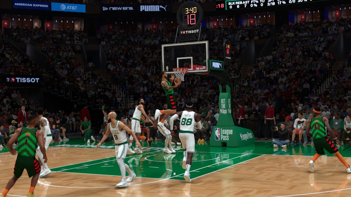 Новый бросковый индикатор теперь реагирует на защиту — шанс забить ощущается честнее.