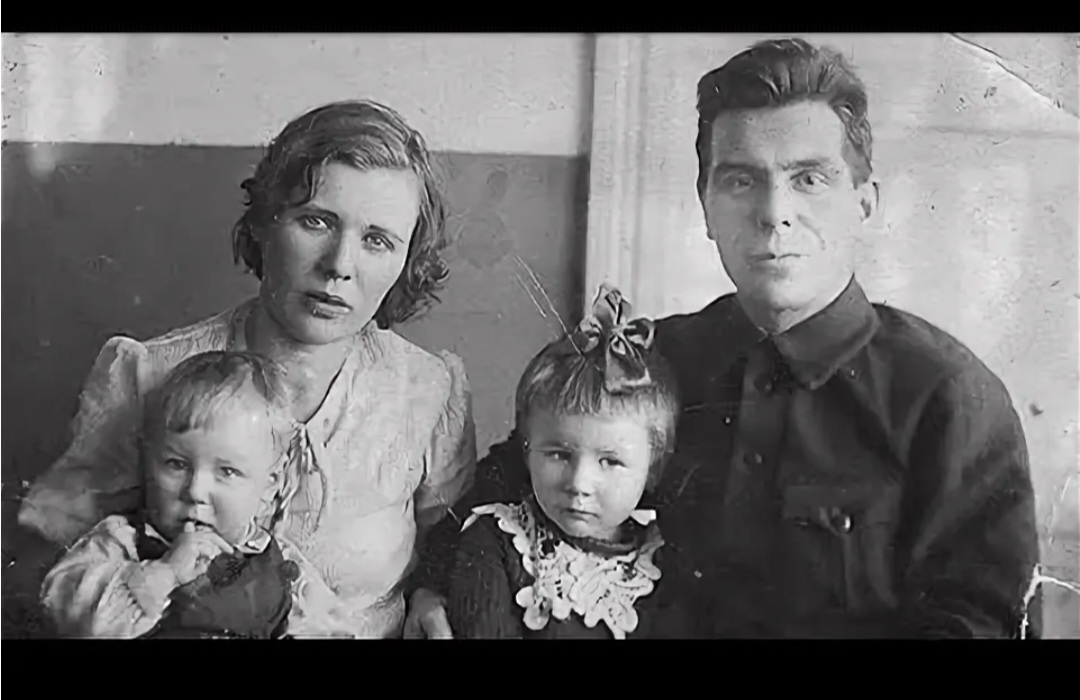 Фото 1 Родители Люды с детьми