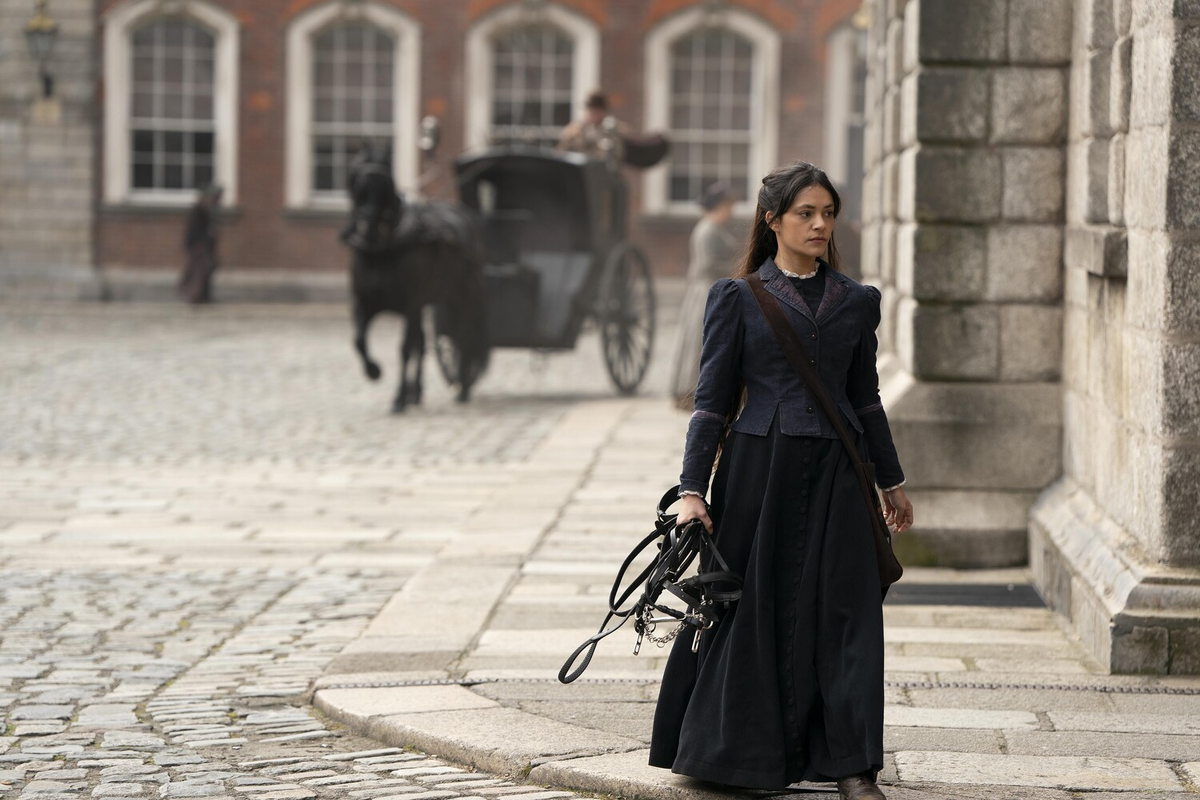 кадр из сериала «Шерлок и дочь» в роли дочери Блю Хант