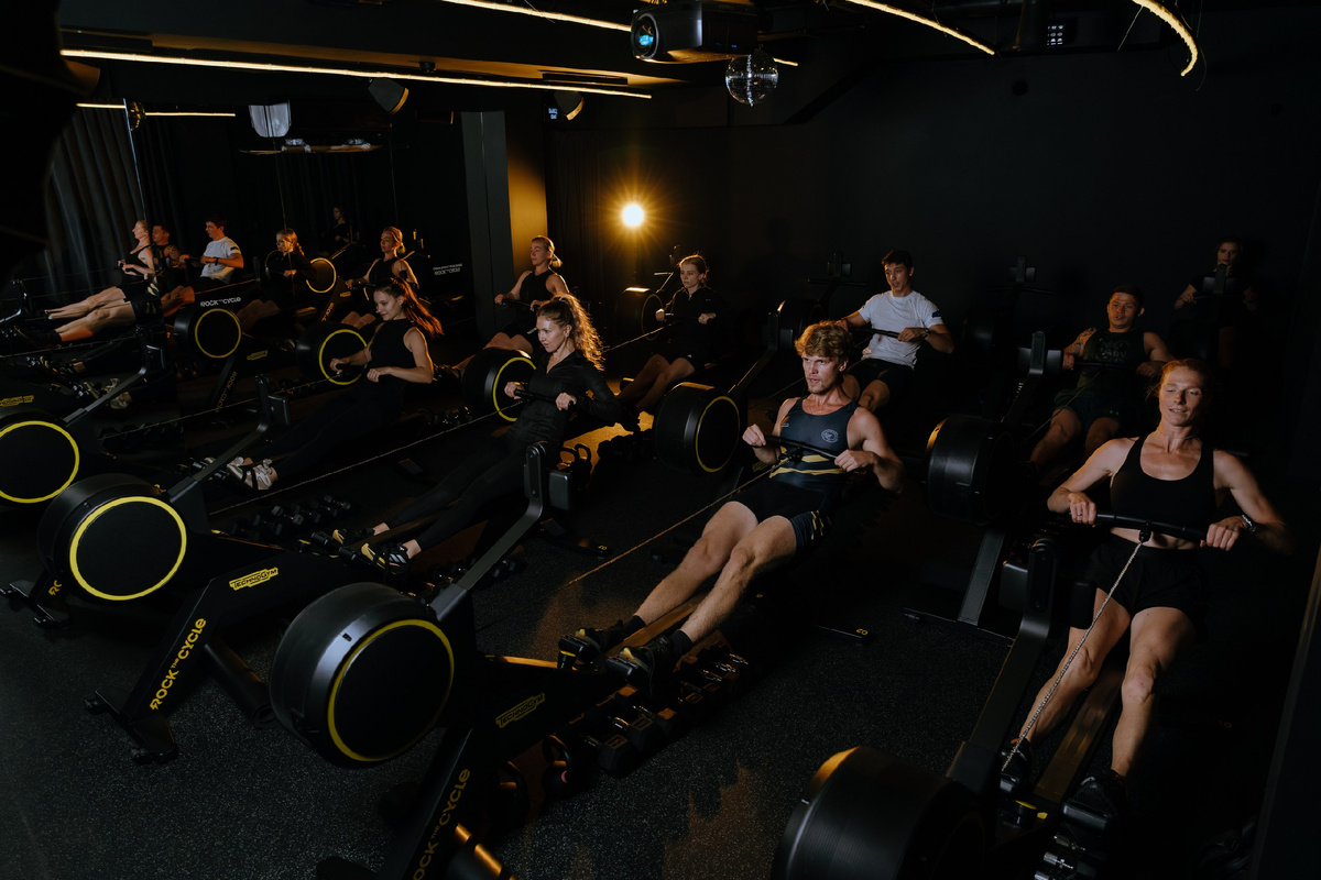 Зал гребли в Rock the Cycle.
