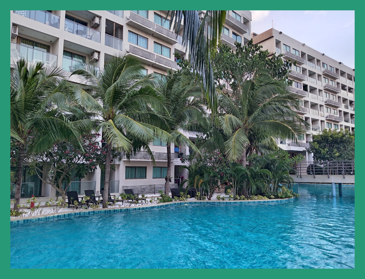 Laguna Beach Resort 3 "The Maldives"