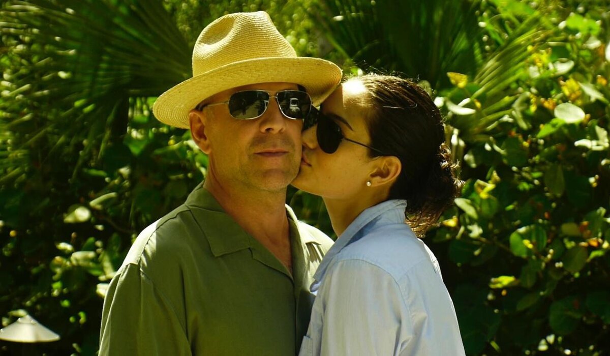     Эмма Хеминг рассказала, почему переселила тяжелобольного Брюса Уиллиса в отдельный дом