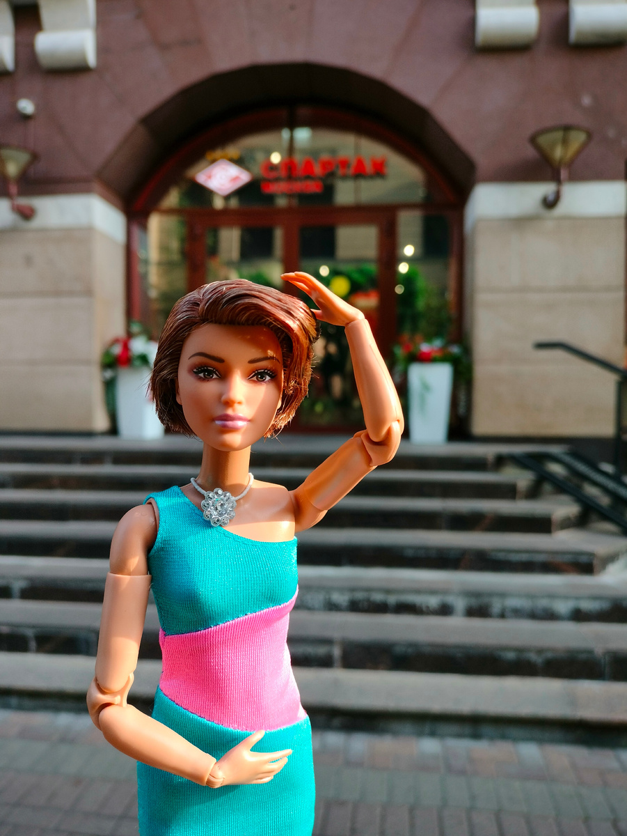 Кортни, я и не знала что она болеет за Спартак 😀