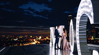 Магия момента: кольцо, огни столицы и внезапный световой сюрприз «Выходи за меня».