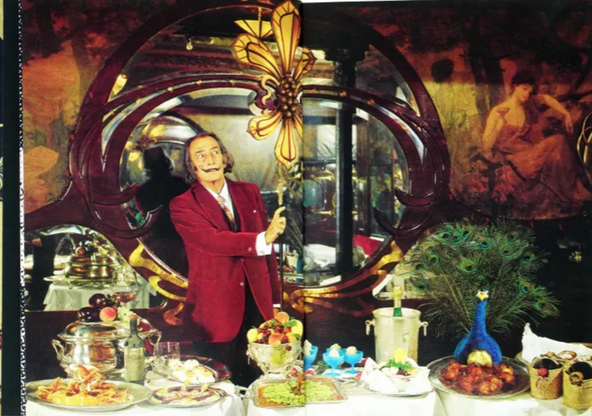 Книга Сальвадора Дали «Les diners de Gala», выпущенная в 1973 году.