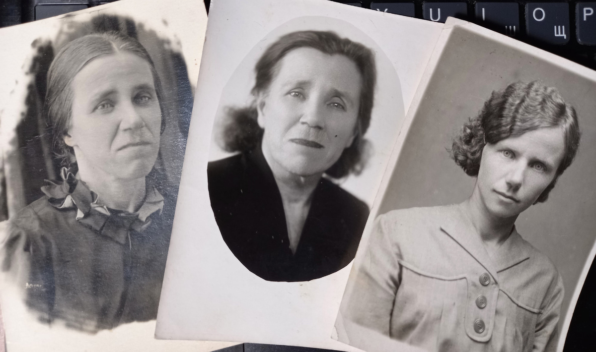 Слева бабушка моя Елена (мамина тетя) в 1940 году, в центре она же в 1957 году. Справа бабушка Мария 1937 год. Все снимки из моего архива.