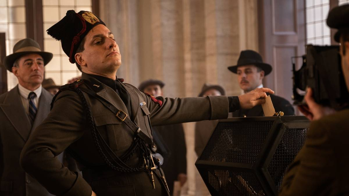 🎬 «М. Сын века»: как диктатор стал мемом и почему это страшно