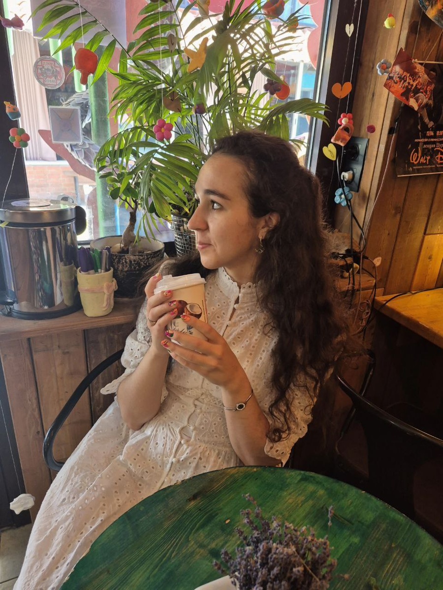 Меня зовут София Степанова (Федорова) будем знакомы🤗. В дзен  меня долго не было и много чего успело поменяться в жизни ✨️