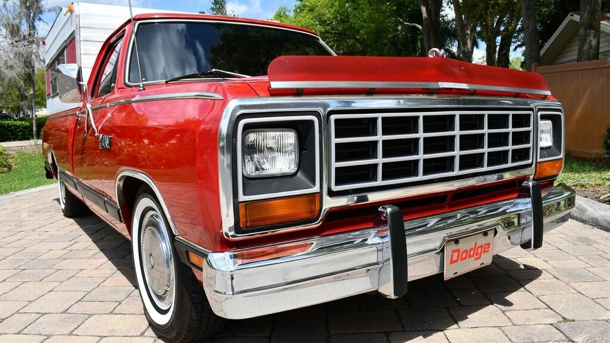 Dodge Ram 1500 1985 года