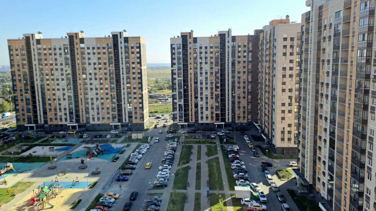 Тот же двор с другой стороны.