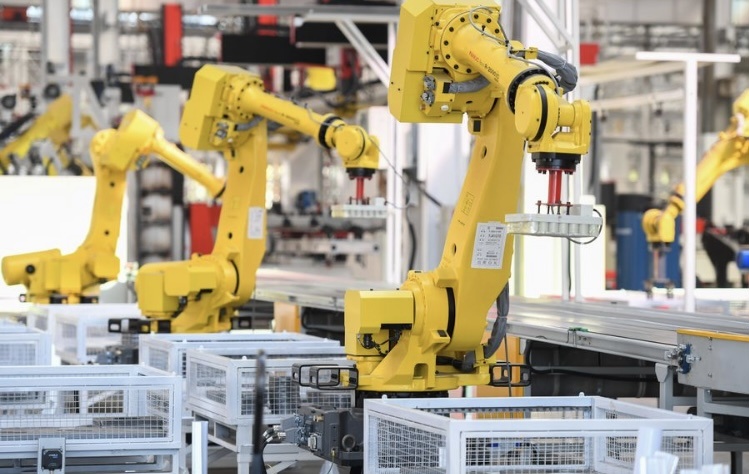 Фото с просторов интернета. Автоматизированная линия с манипуляторами, сборка/упаковка