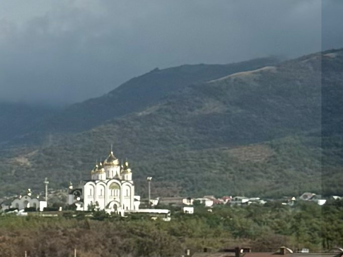 Смотрите как расиво стоит! Качество фото не очень, издалека снято. Фото автора.