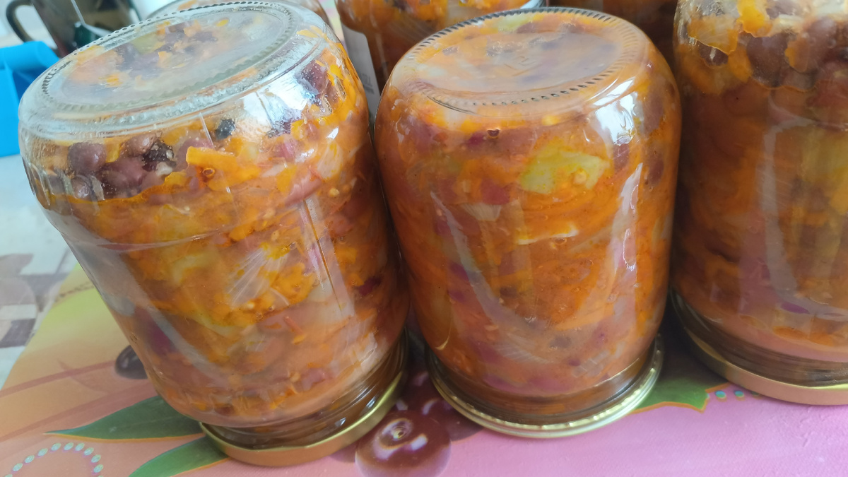 фото автора: готовые банки заготовки с фасолью на зиму