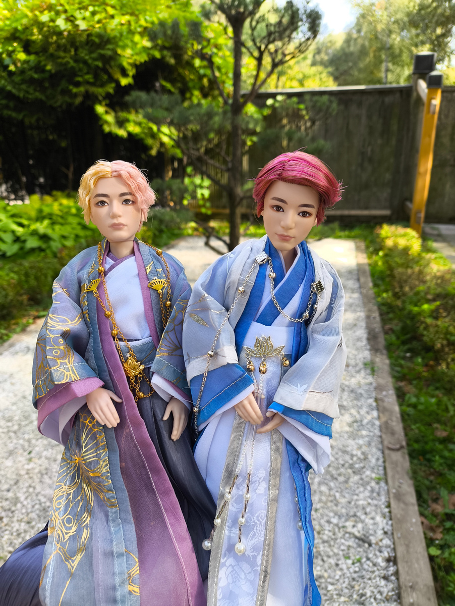 Камни, сосны, куклы) 