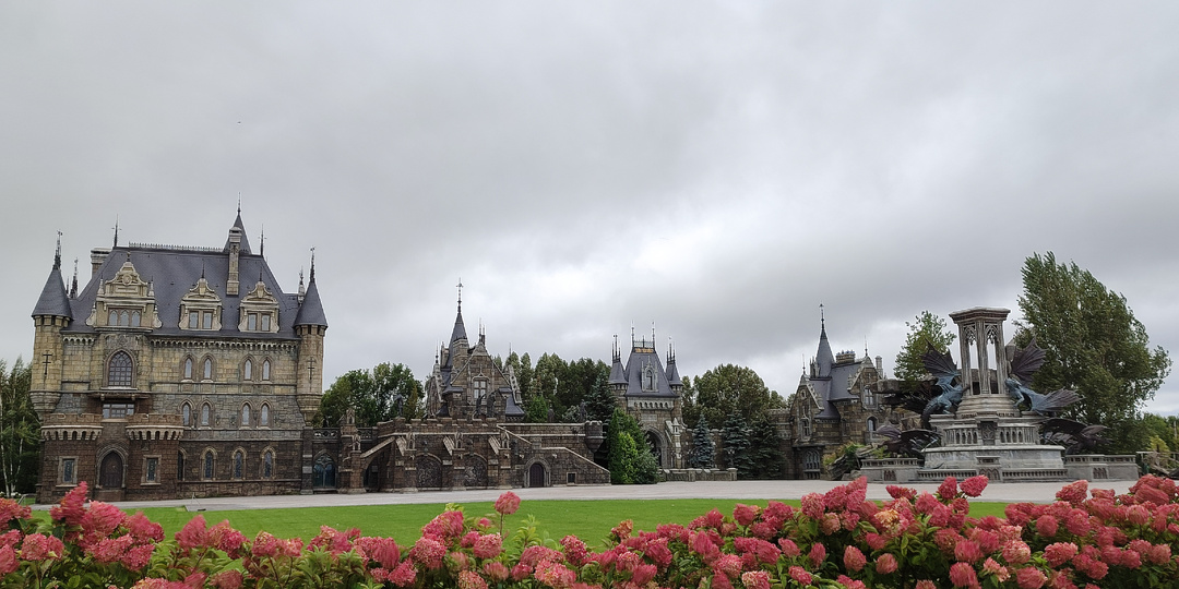 Замок Гарибальди - прогулка среди рыцарей, драконов и невест