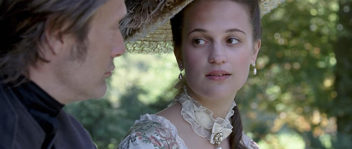 Армандо и Морелла беседуют в саду