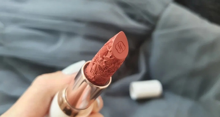 Помады с гравировкой