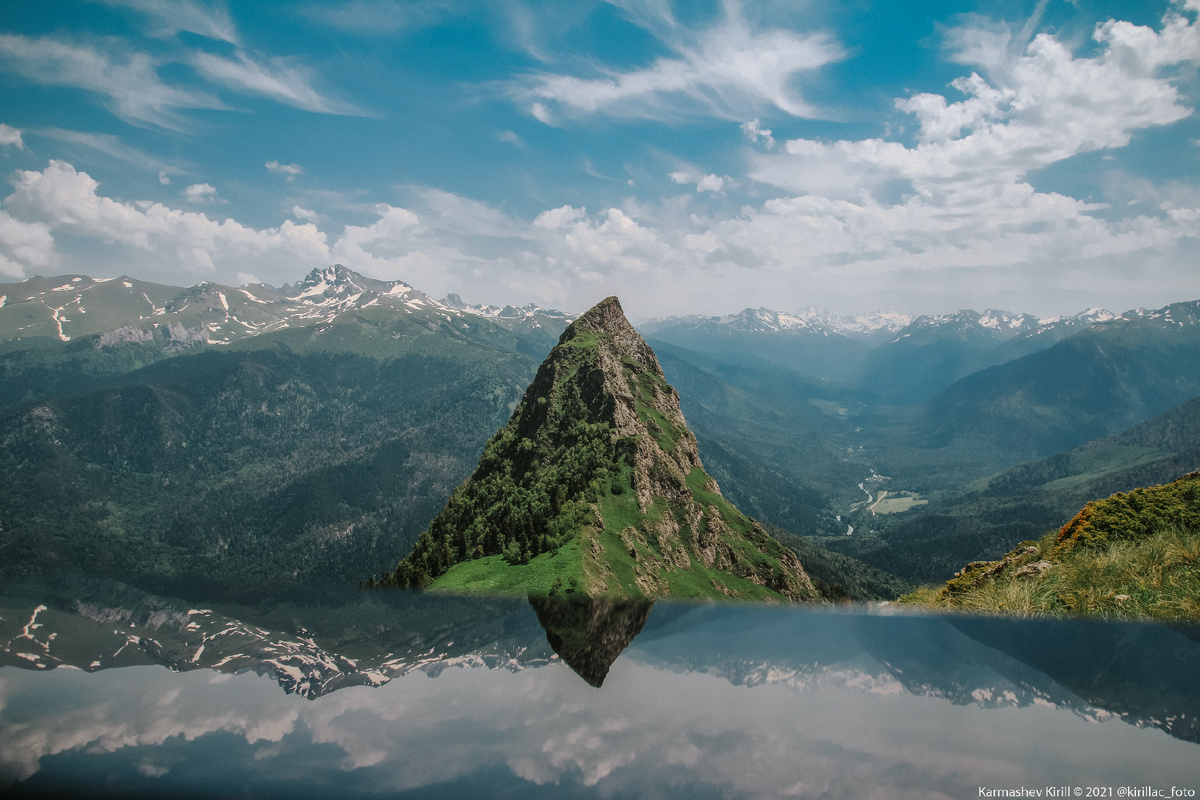 Пик Закан в отражении