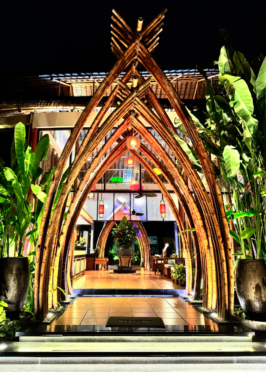 вход в отель 