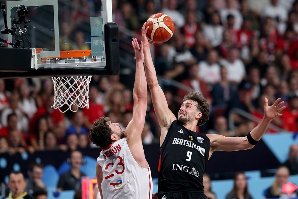    Один из лидеров сборной Германии Франц Вагнер (№ 9) вошел в символическую пятерку Евробаскета. / GettyImages