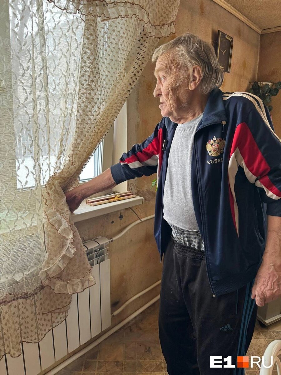 Николай Михайлович работал учителем физкультуры в школе
Источник: Дмитрий Емельянов / E1.RU
