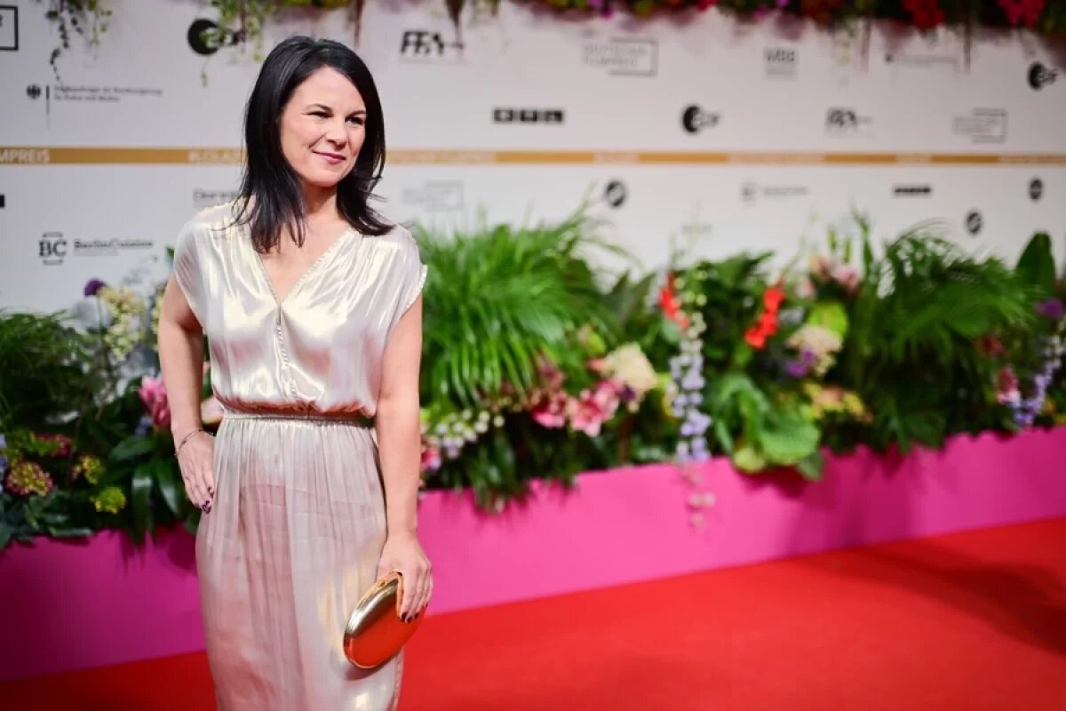    Анналена Бербок перед начала работу в новой должности в США.