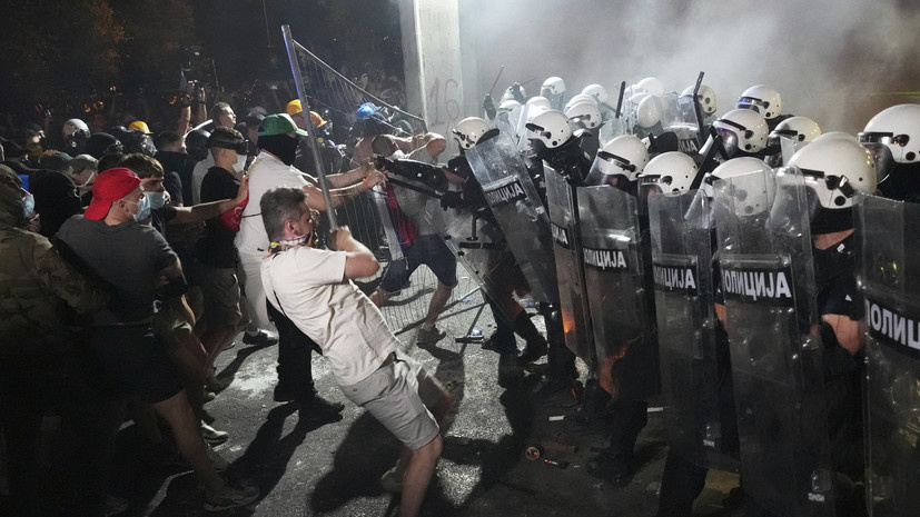     Протесты в Сербии, 5 сентября AP Darko Vojinovic