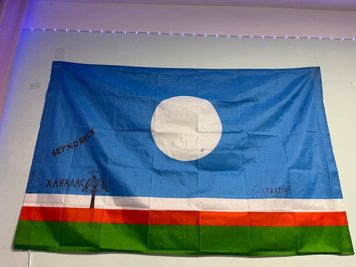 достоинства - хороший материал, очень лёгкий, можно написать что-то.