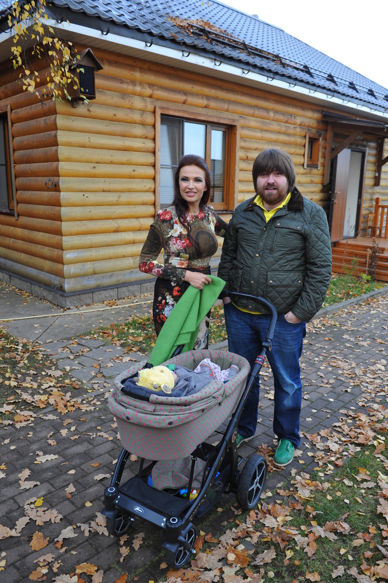 Александр Семин и Эвелина Бледанс с новорожденным сыном Семеном. Фото: Иван Вислов / "Комсомольская правда"