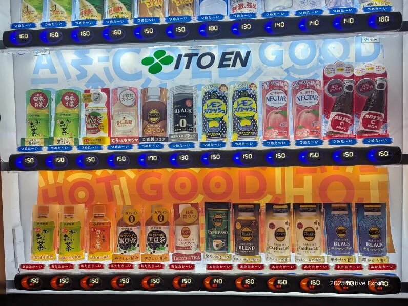 Всевозможные напитки. Красная кнопка означает, что напиток горячий, синяя – что холодный