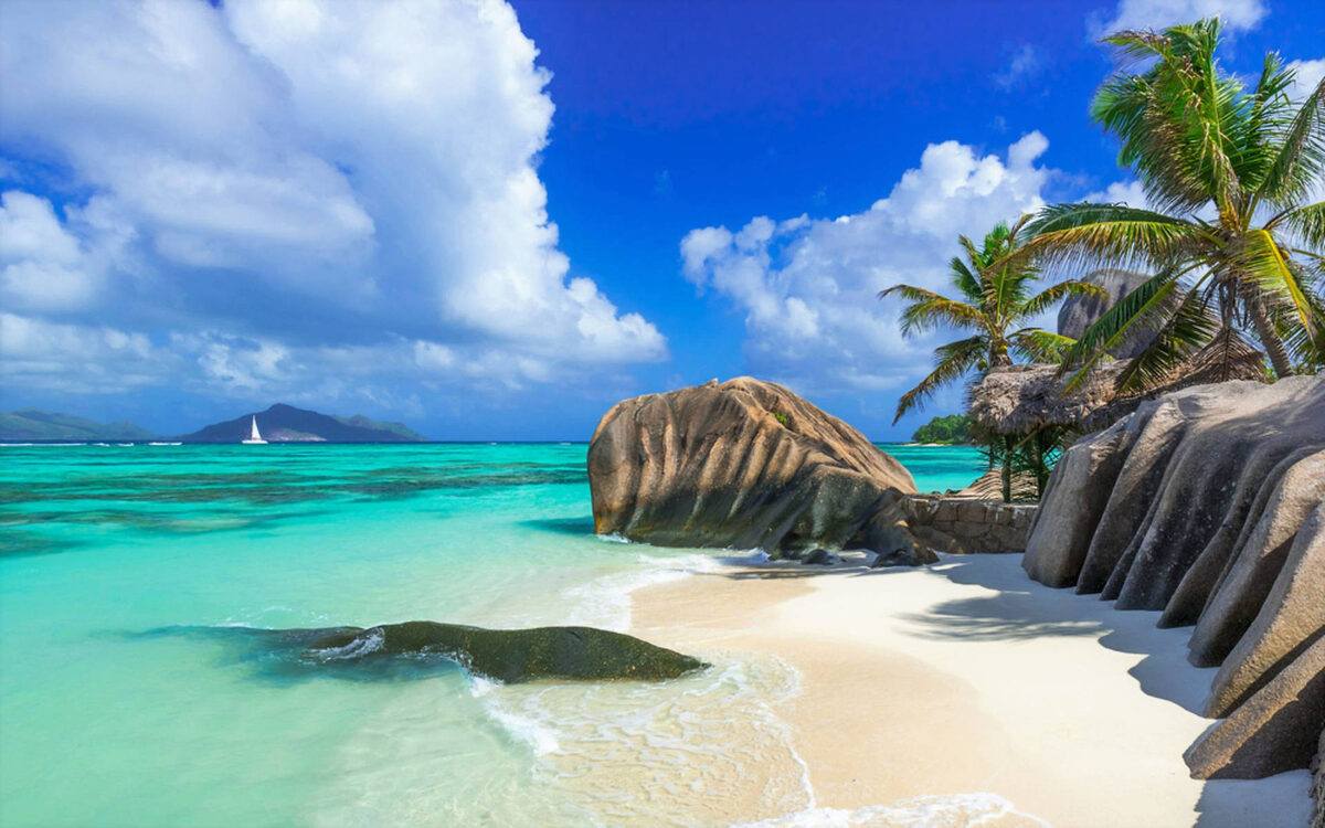 Сейшельские острова. Источник: https://wallpapers.com/wallpapers/seychelles-anse-source-d-argent-elxhdy8isusbqnre.html