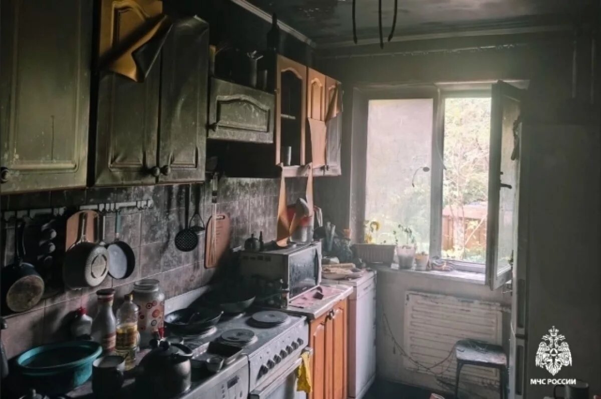    Пожарные спасли семь человек на пожаре многоэтажки во Владивостоке