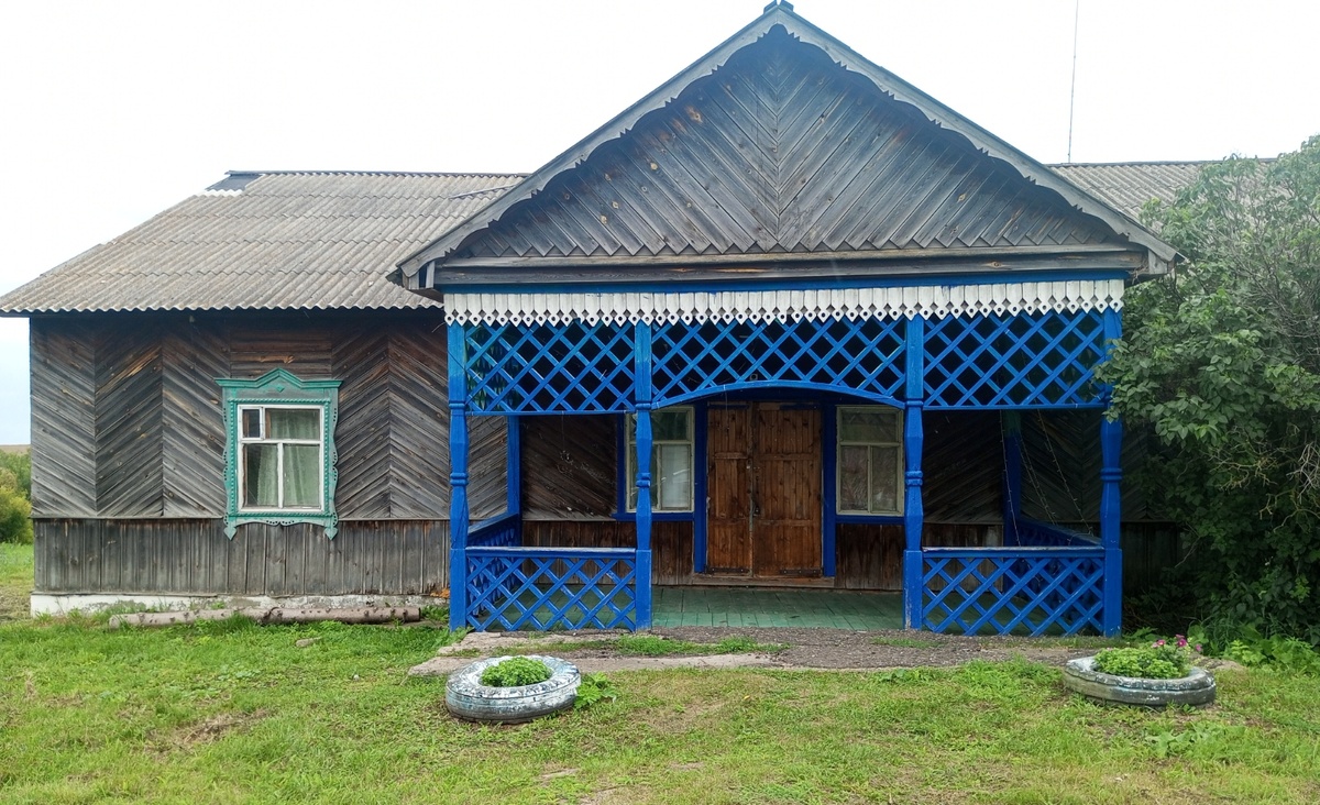 Деревенский клуб в наши дни. Фото автора.