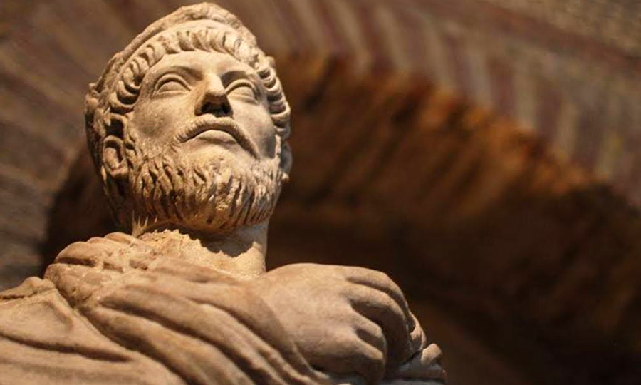 Последний эллин: как философ в пурпуре бросил вызов кресту