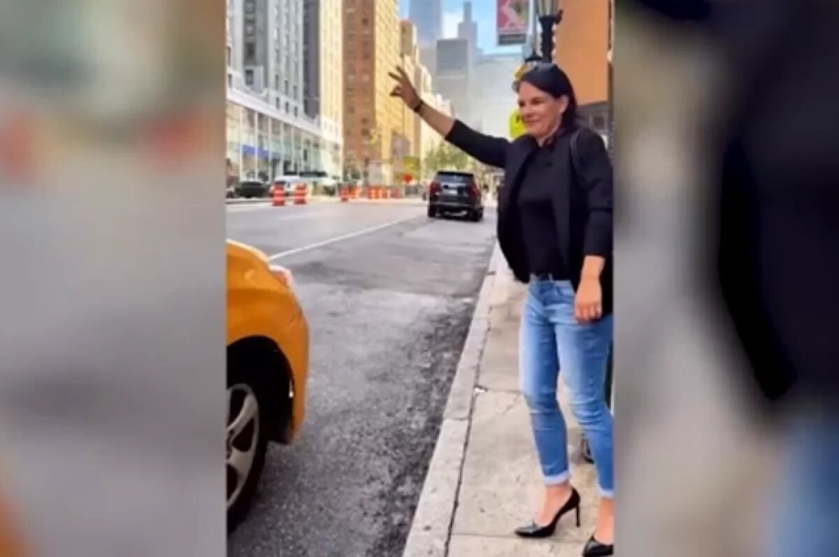    Начала работать в Нью-Йорке.