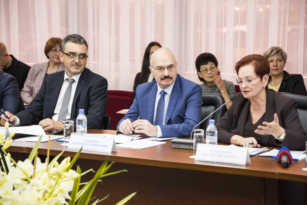 Круглый стол, посвященный реализации пилотного проекта по обновлению системы высшего образования в стране. Сентябрь 2024 г.