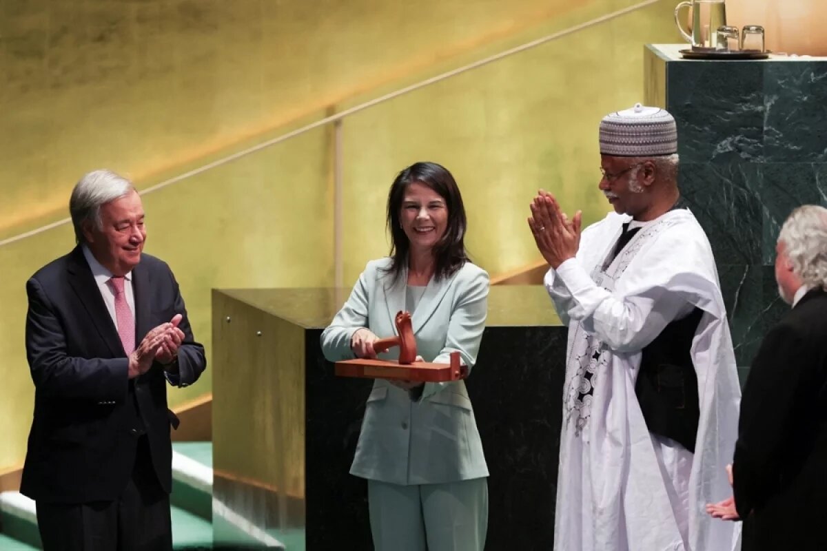   Анналена Бербок вступает в новую должность в ООН.