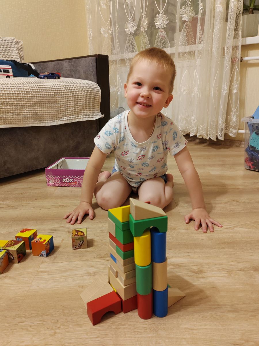 С Петей построили башню