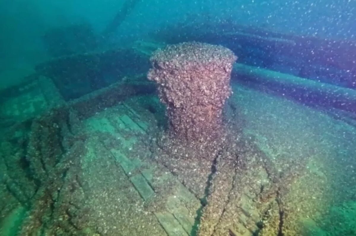    Затонувший 140 лет назад корабль-призрак нашли в озере со вторым дном в США