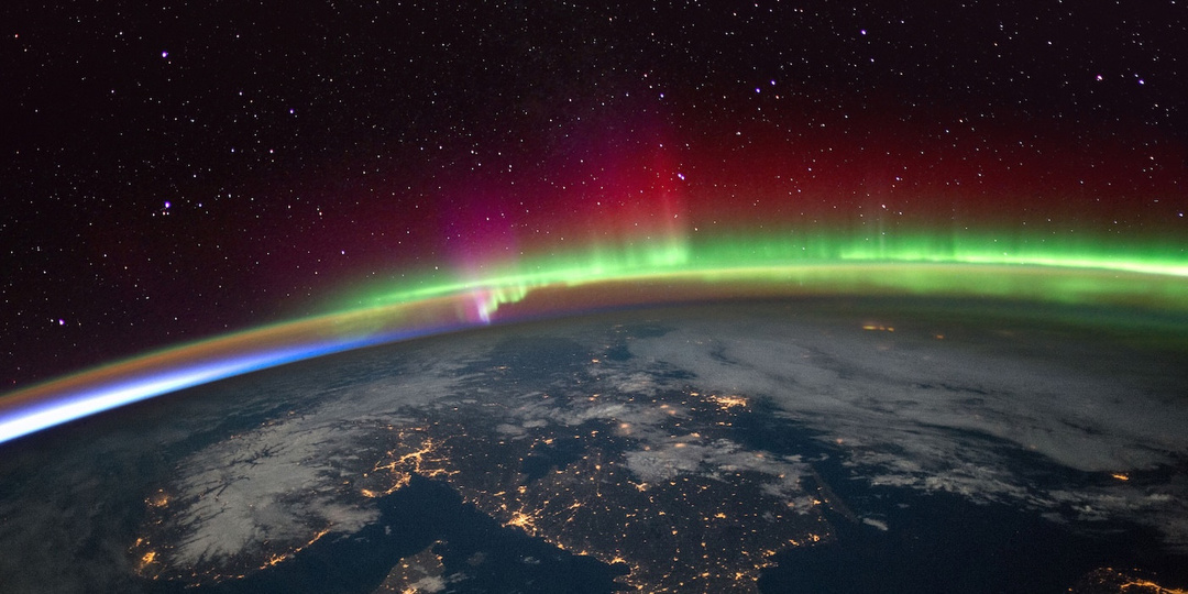 Почему возникают магнитные бури и насколько они опасны для людей и техники?