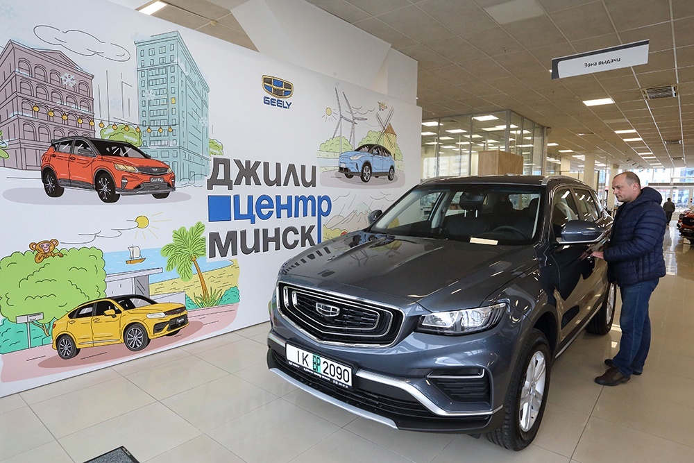    Минск, Брест, Гродно и другие крупные города Беларуси стали важными хабами для ввоза авто. / Роман Щербенков
