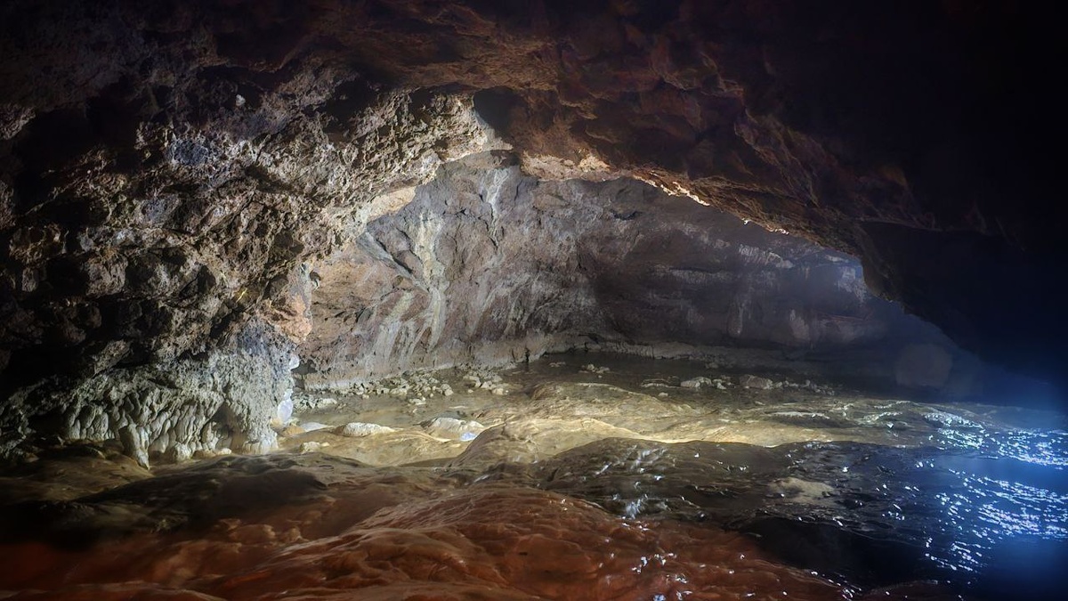 Красная пещера. Республика Крым. Россия