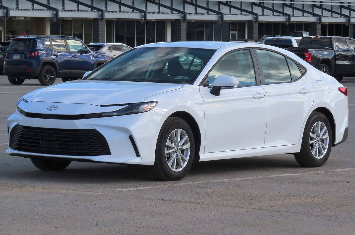   Toyota Camry LE