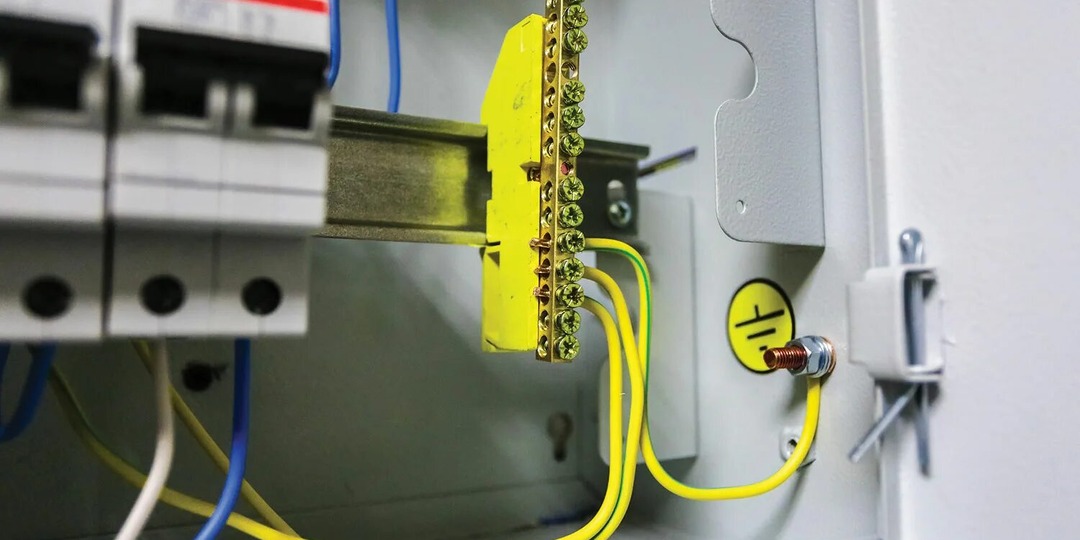 Откуда взялось значение 30 Ом в рекомендациях к заземлению дома?